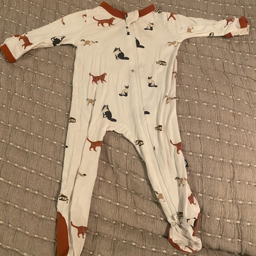 Kyte Baby 0-3 mo cat printed bamboo onesie